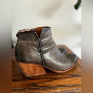 Kork-Ease Gray Leather Booties • Size 11